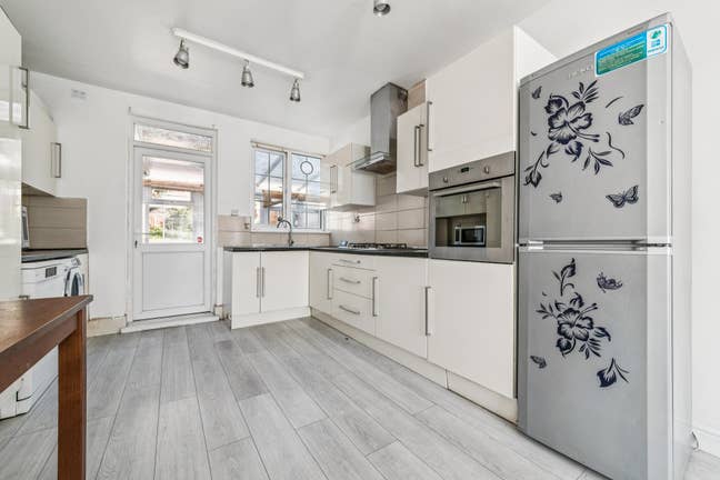Stunning 3 Bedroom House For Let in Tooting SW17 Main Photo
