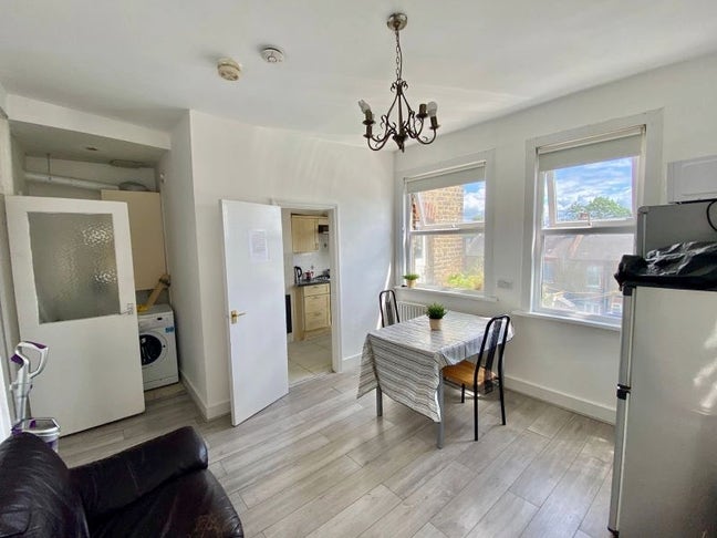 ⭐ Furnished Room⭐W Living Room   in N 15 Main Photo