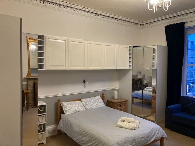 Large Studio-Style Room in the Heart of Morningsid Main Photo