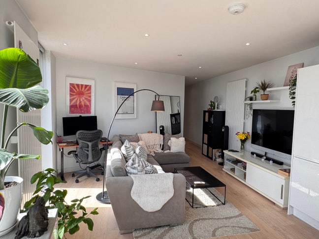 Absolutely Perfect Residence at Royal Docks Main Photo