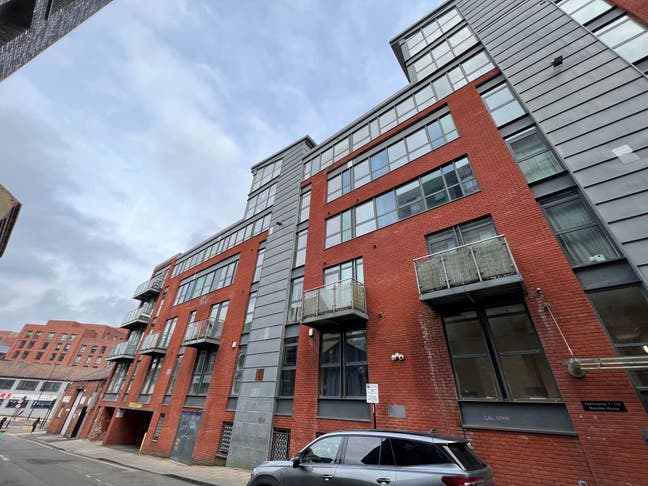 Beautiful 2 Bedroom, 2 Bathroom Central Apartment Main Photo