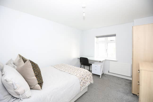 Refurbished 3 bedroom Flat Main Photo