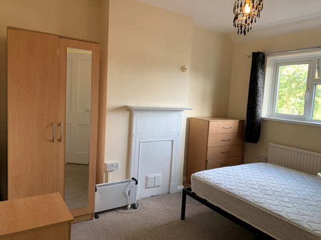 Spacious Double Room Available – Near Cowley Road Main Photo