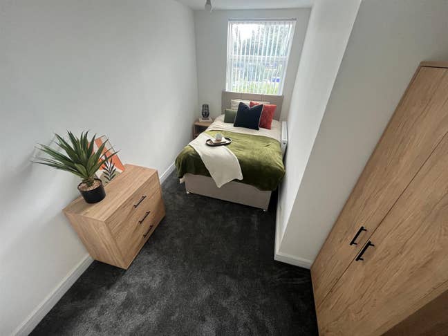 BRAND NEW house share, Bills included, en-suites. Main Photo