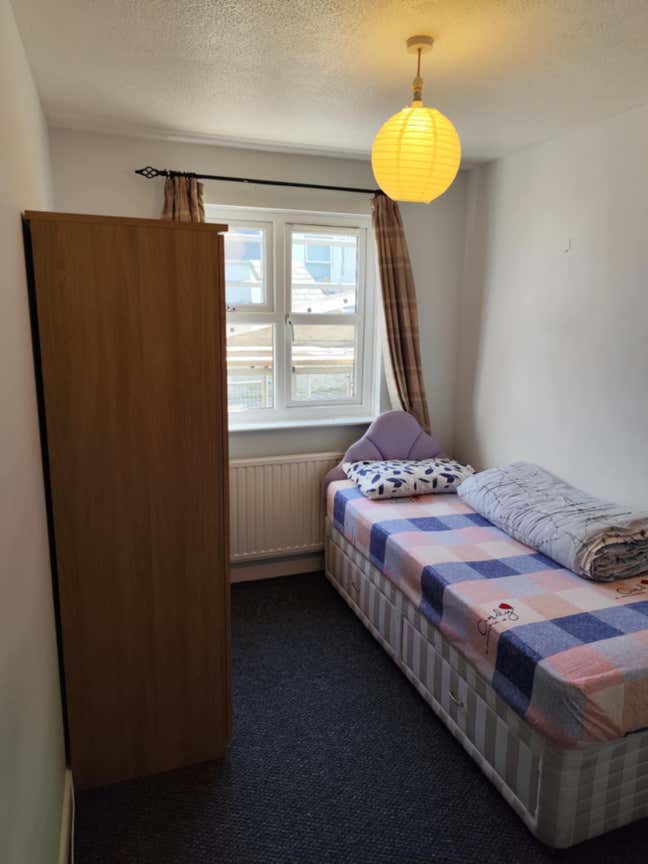 Cozy single room available  Main Photo