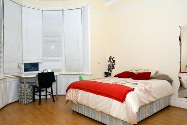 Spacious Single Room 10-15 Mins from Jubilee Line Main Photo