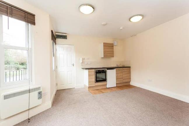 Flat to rent - Church Road ox33 Main Photo