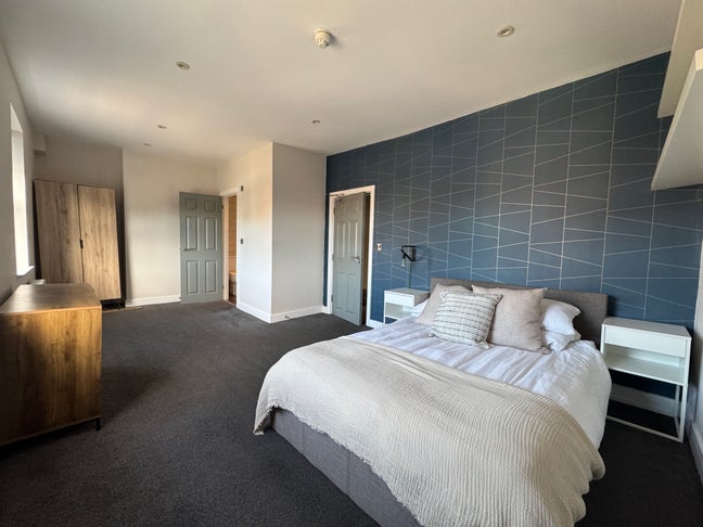 Two Modern Ensuite Rms Walking Distance to Derby Main Photo