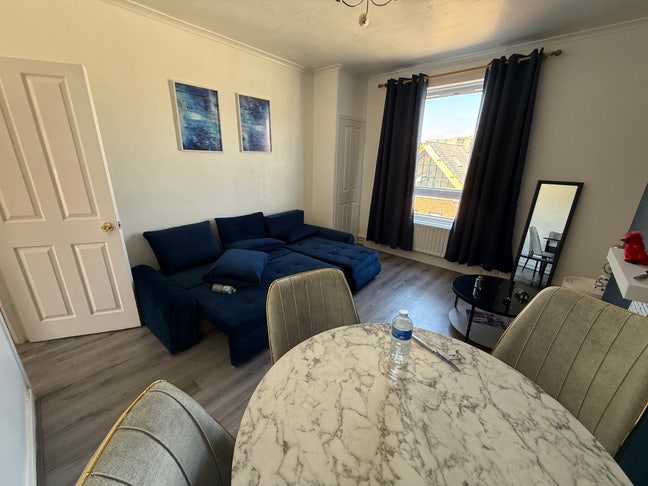 2 Bedroom flat+living room at Elephant & Castle Main Photo