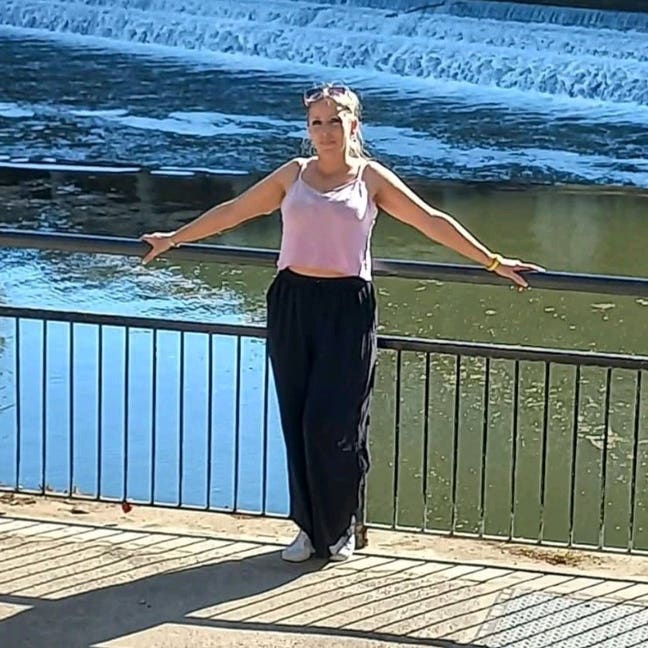39 year old Female seeks a single or double room Main Photo