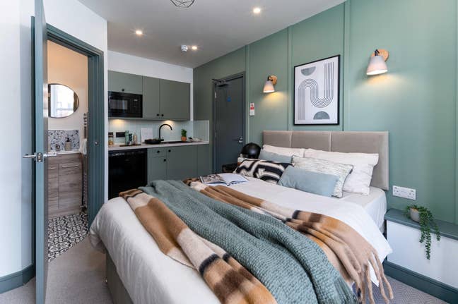 Stunning En-Suite Rooms | Bury | Bills Included!! Main Photo