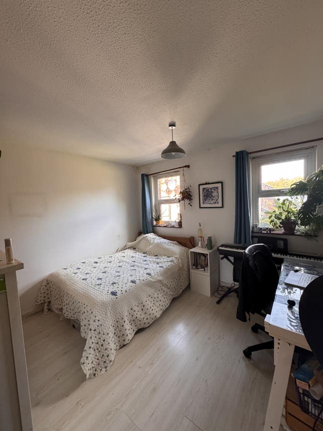 Bright Double Room - 5 min to Tube - Garden Main Photo