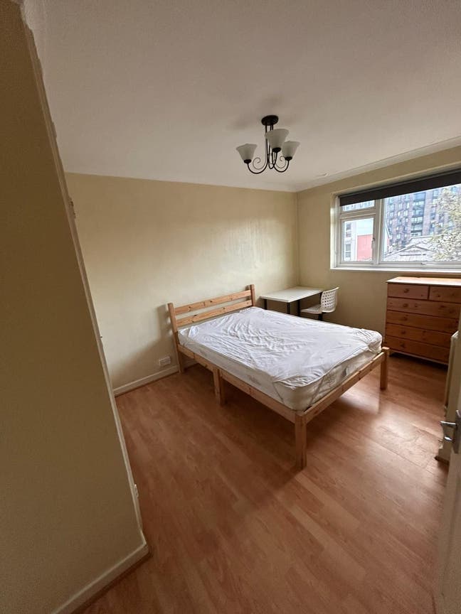 ** Mile End ** 3 Double Rooms in Same Flat **  Main Photo
