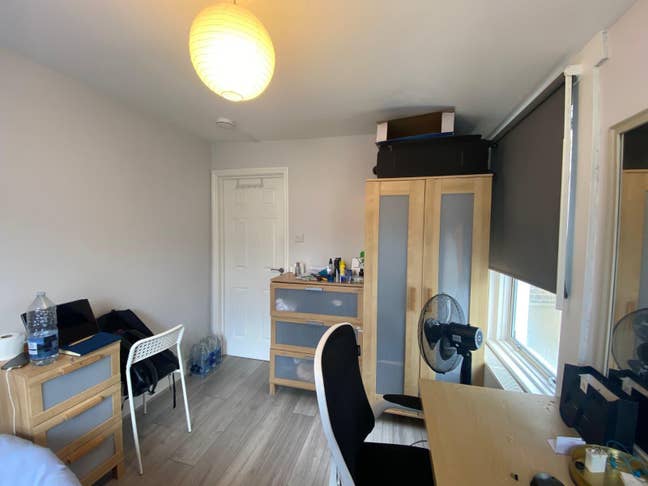 Small Double Room for Single Person  Main Photo