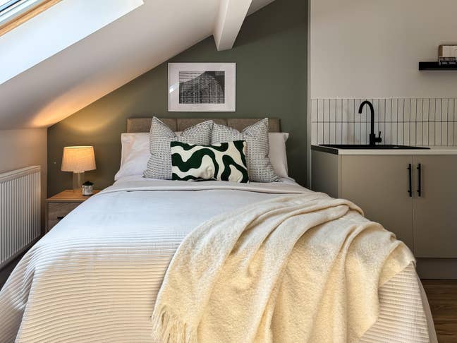 Brand-New Luxury En-Suite Rooms - Yates Street Main Photo