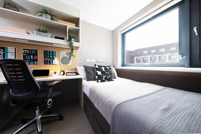 Modern 2-Bed Flat Main Photo