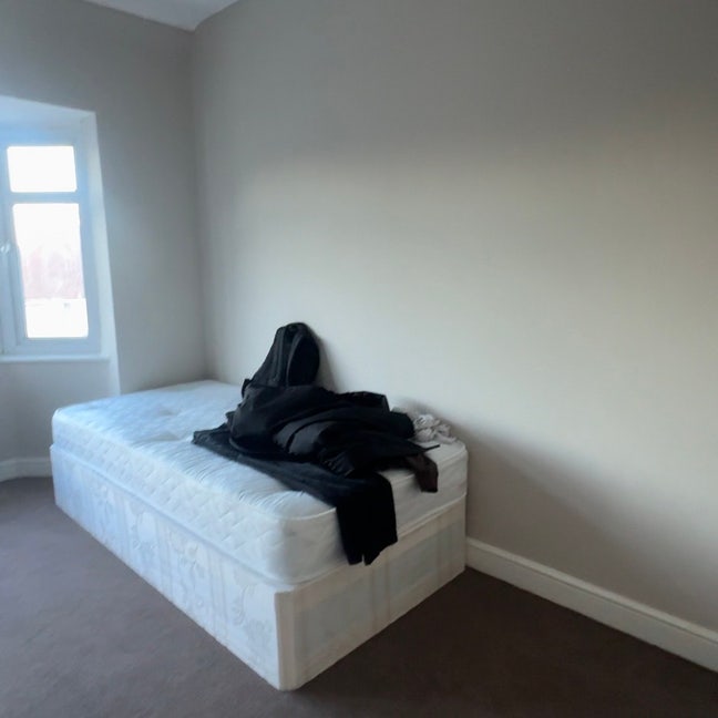 Room space available for a male . near middlesex Main Photo