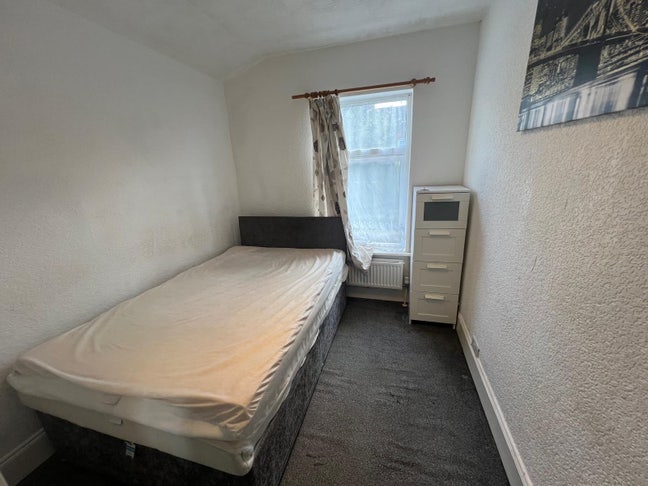 Room near town centre Main Photo