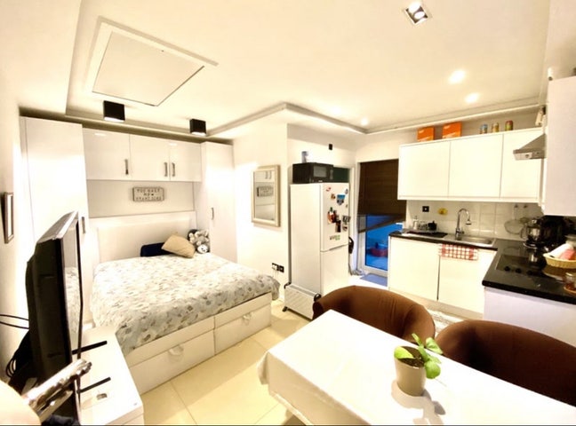 Luxury studio with private garden Main Photo