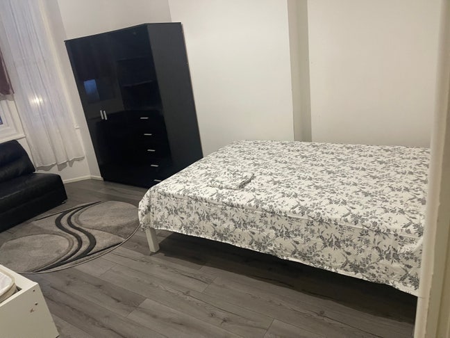 Kıng sıze Room For Rent Chıngford  Main Photo