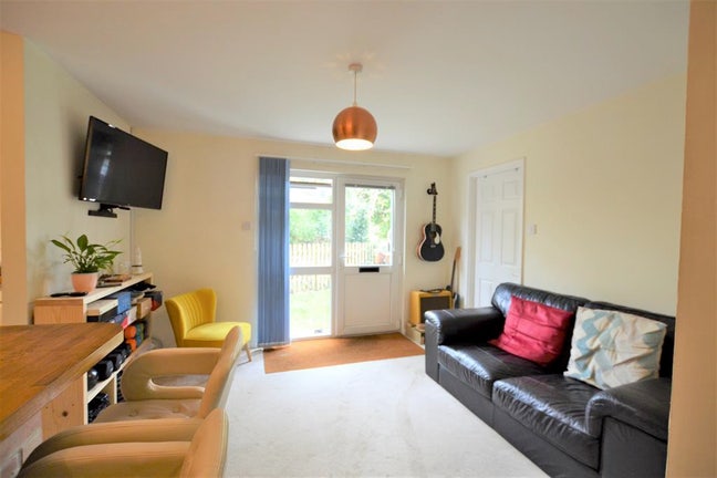 1 Bedroom Flat at Leckhampton area Main Photo