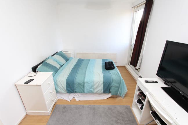Room with Private Balcony by Victoria Park Main Photo
