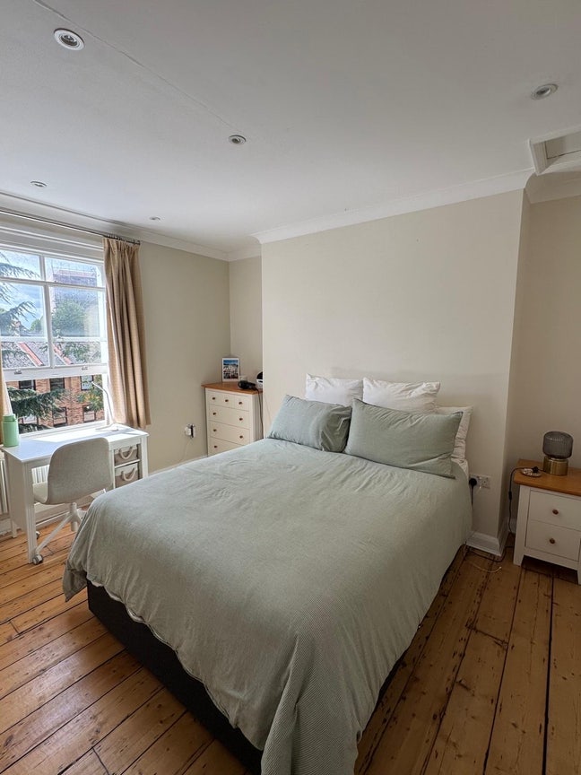 Double Room in Bow Main Photo