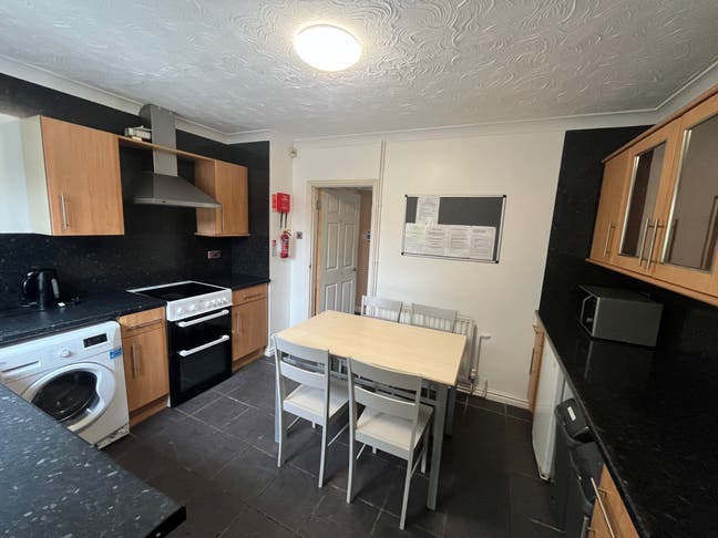 5 Bedrooom House Near Uea Main Photo