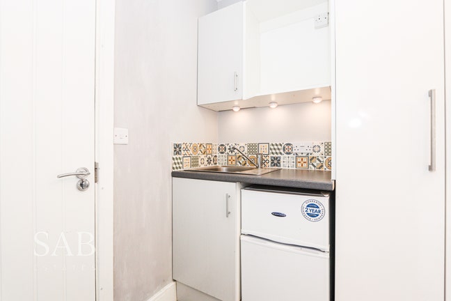 Single Room in Hillingdon with Private Bathroom Main Photo