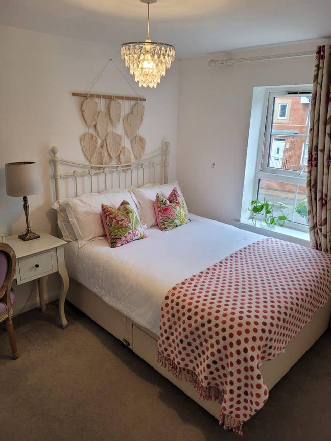 Beautiful double bedroom to rent near General Hosp Main Photo