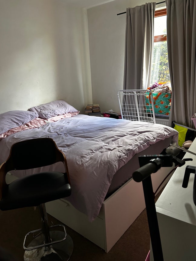 Looking for a housemate Main Photo