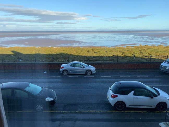 Flat available for rent with stunning sea view Main Photo