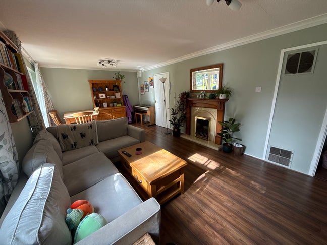 Cosy 2-bed flat, near campus with UoB student Main Photo