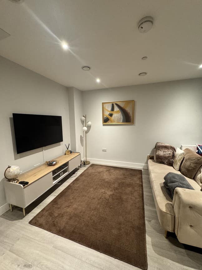 One bedroom for rent  Main Photo