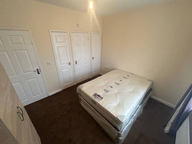 2 Spacious Double Bedroom Available in Ilford IG1 Main Photo