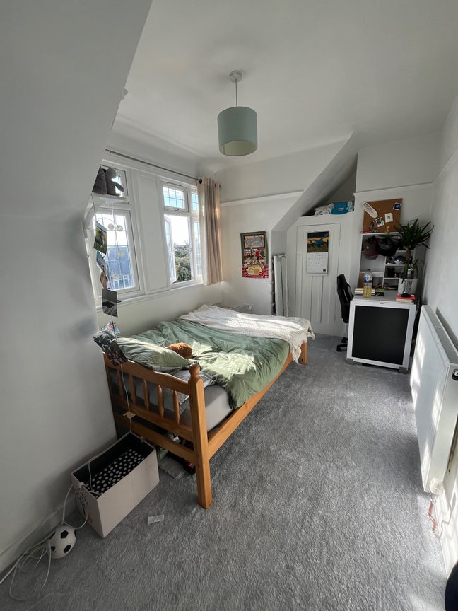 Room to rent in Golders Green (950pm) Main Photo
