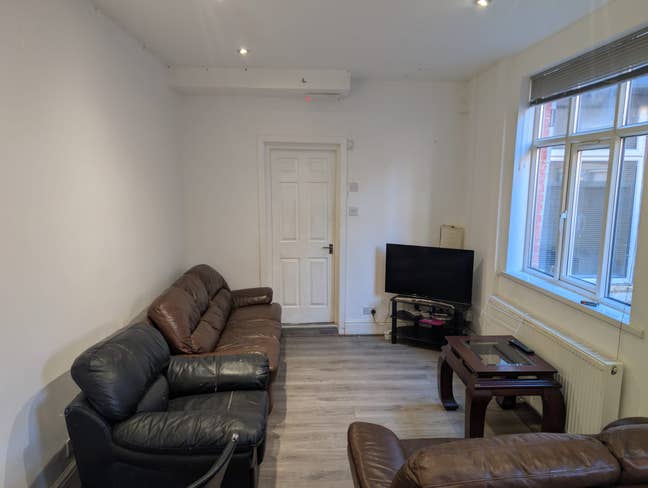 Six Double Bedrooms Available- Fallowfield Main Photo