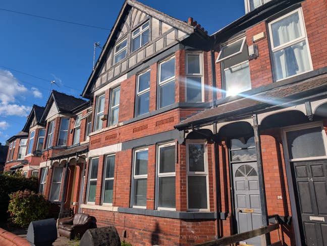 One  Double Bedroom Available- Fallowfield Main Photo
