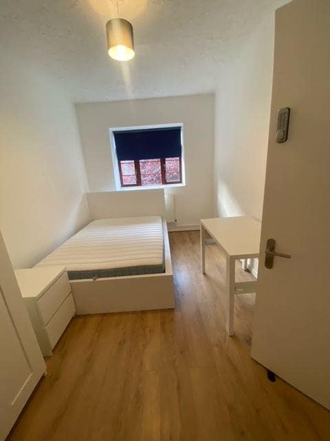 Double Bedroom 12 Minute Walk Clapham South £825 Main Photo