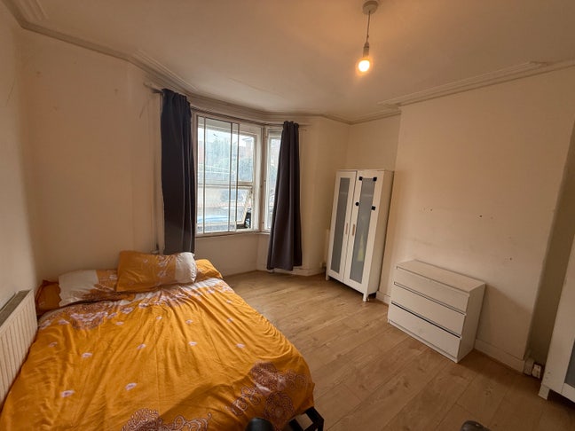 Large double room Ponders end  Main Photo
