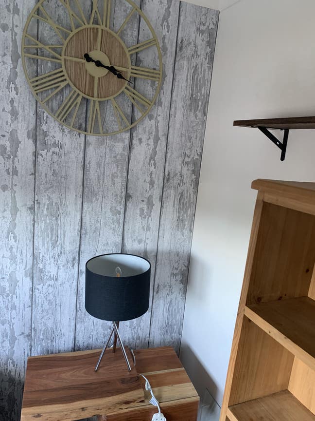 A single room in Tedwards house  Main Photo