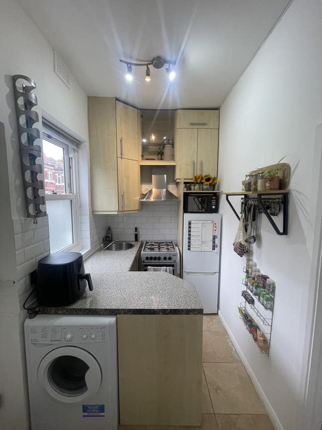 ✨ 1-bed flat tenancy takeover! ✨ Main Photo