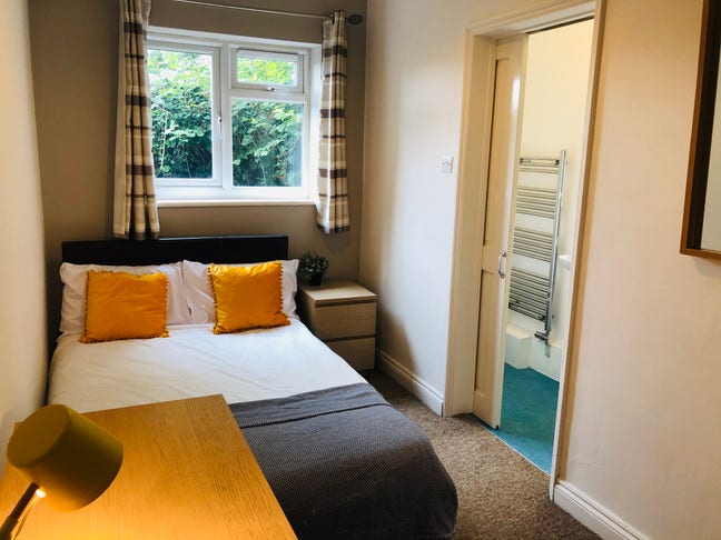 Close to Bath Hospital - Double Room Main Photo