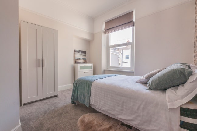 *En-Suite room in Friendly House* Main Photo