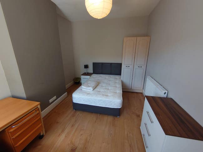 Double Room - 10 minute bus ride from City Centre Main Photo