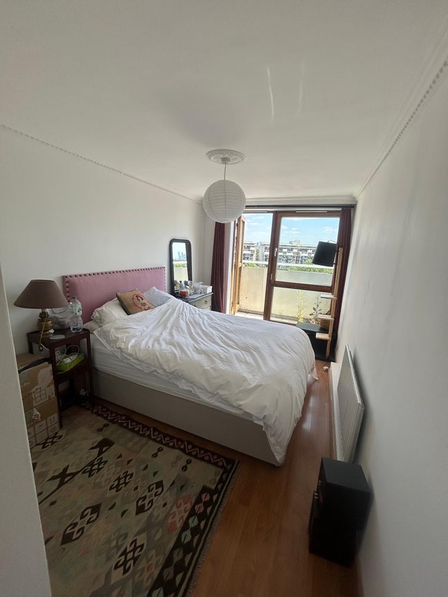 1 double bedroom (available right away)  Main Photo