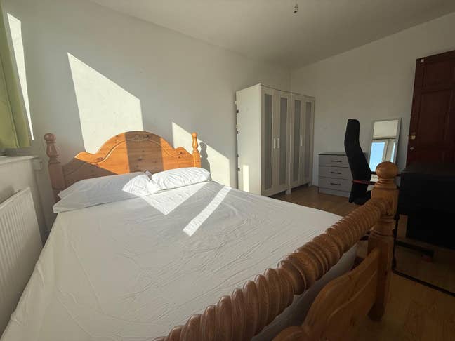 Spacious Double Bedroom in Poplar E14 Main Photo