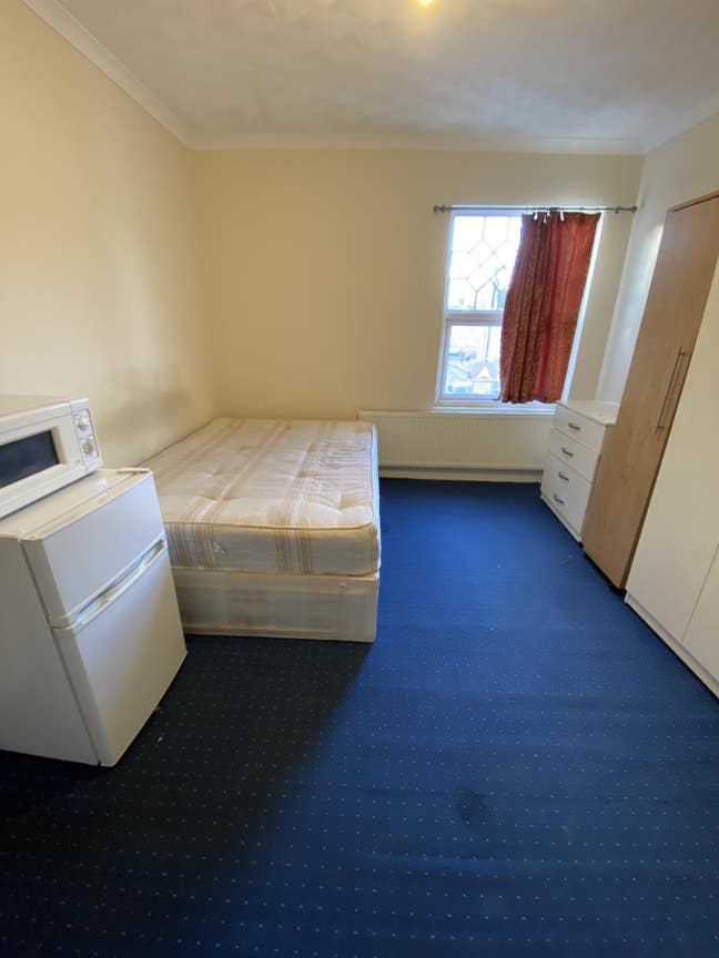Beautiful Large  Double Room for Rent in Hounslow  Main Photo