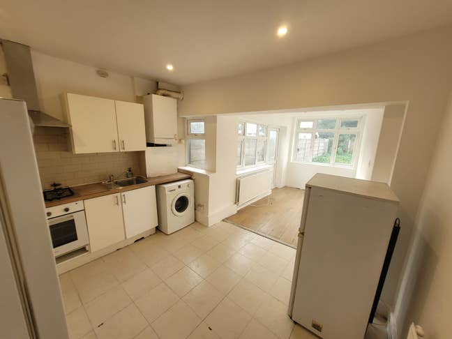 Stunning 5 Bedroom House Available in Forest Gate  Main Photo