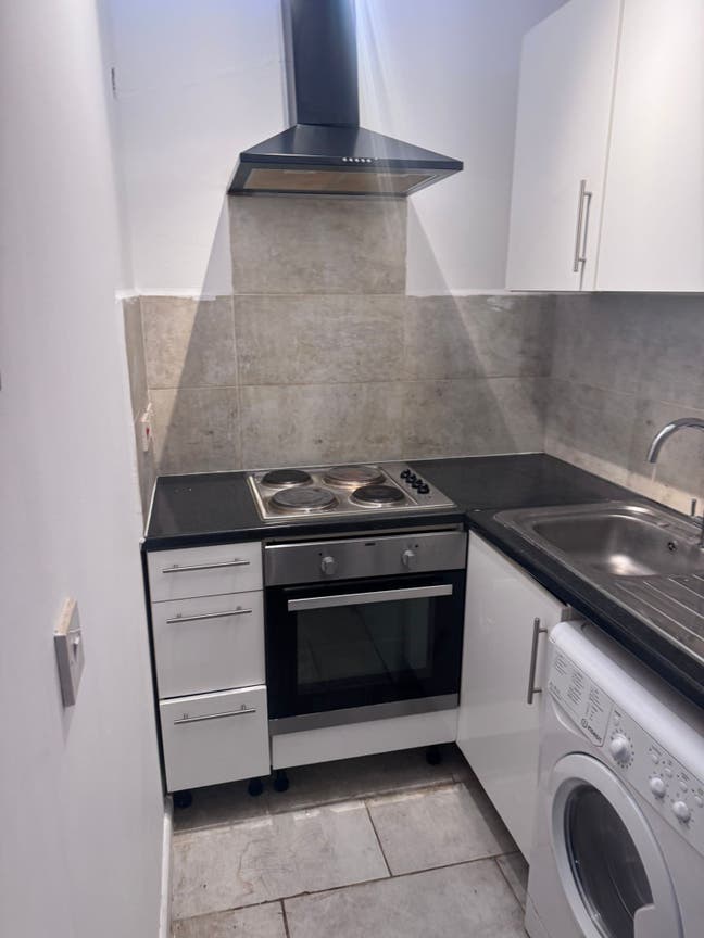 Studio, Balham High Road, London, SW17 Main Photo